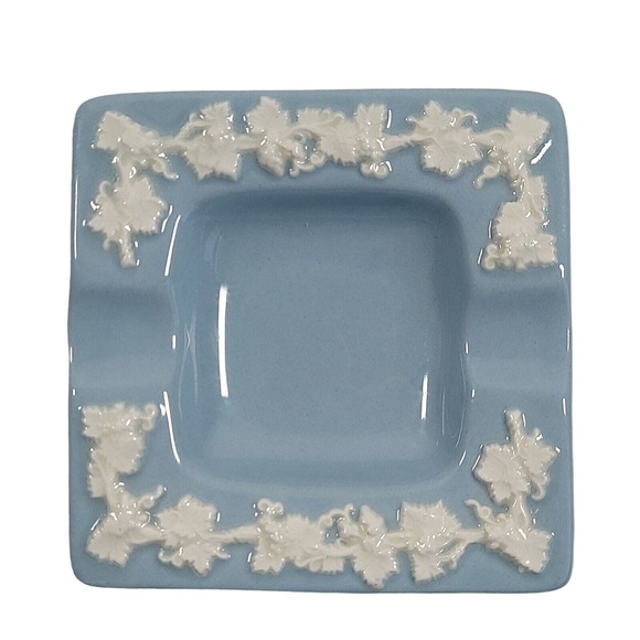 Wedgwood Queensware Embossed Ashtray Cream On Lavender Blue Etruria Small 3.25" - Picture 1 of 11